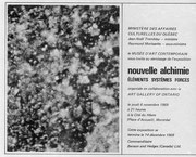 Recto du carton d’invitation de l’exposition Nouvelle alchimie : éléments, systèmes, forces