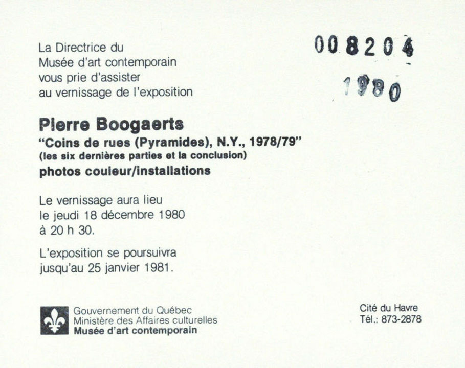 Recto du carton d’invitation de l’exposition Pierre Boogaerts : Coins de rues (Pyramides), N.Y., 1978/79