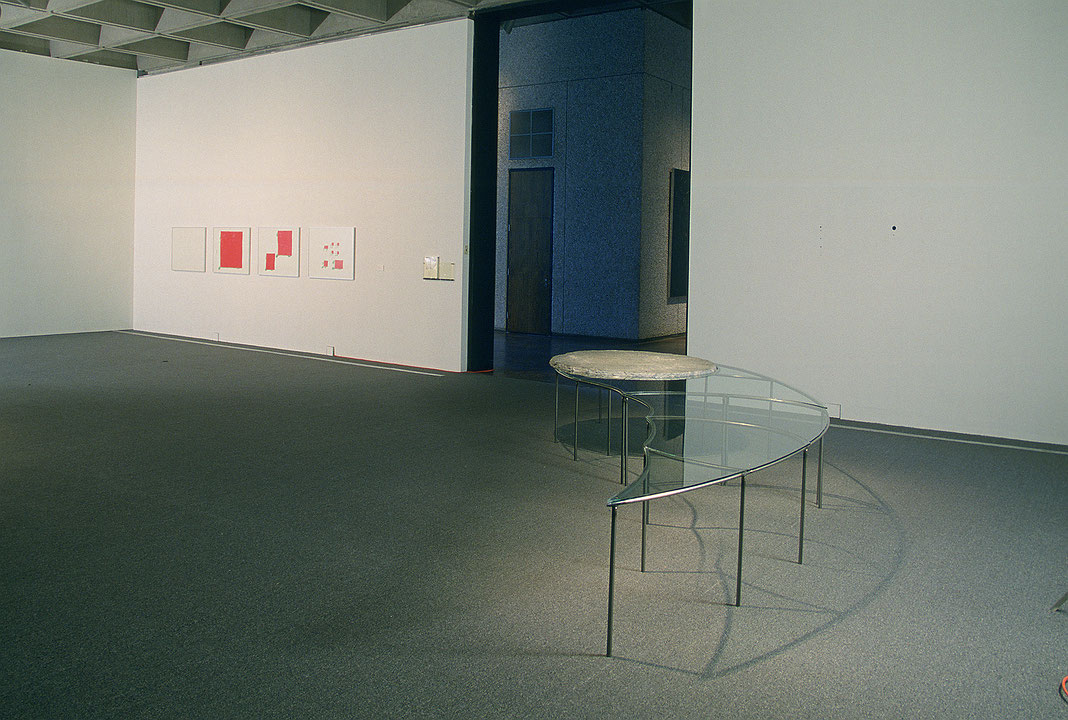 Vue de salle de l’exposition Triplo Igloo de Mario Merz (Afficher en plein écran)