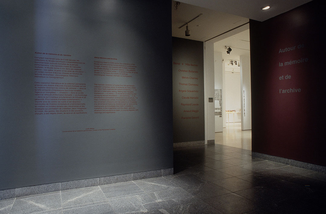 Vue de salle de l’exposition Autour de la mémoire et de l’archive (Afficher en plein écran)