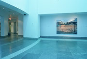 Vue de salle de l’exposition Spencer Tunick : photographies
