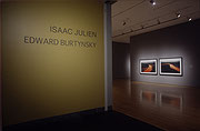 Vue de salle de l’exposition Paysages manufacturés. Les photographies d’Edward Burtynsky
