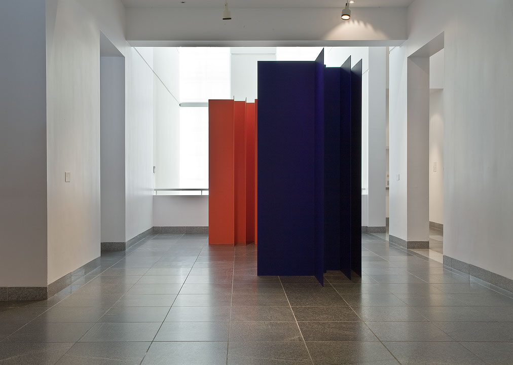 Vue de salle de l’exposition Claude Tousignant, une rétrospective (Afficher en plein écran)