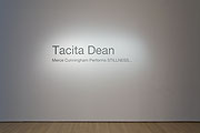 Vue de salle de l’exposition Tacita Dean : Merce Cunningham Performs STILLNESS…