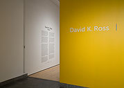 Vue de salle de l’exposition David K. Ross – Attaché