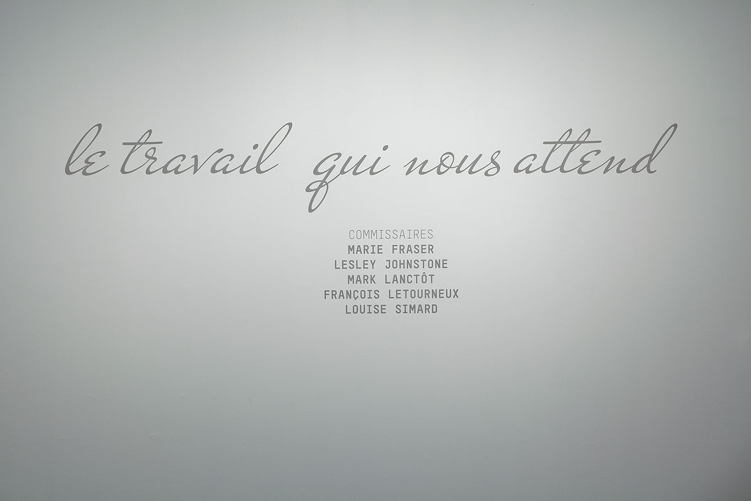 Vue de salle de l’exposition La Triennale québécoise 2011 – Le travail qui nous attend (Afficher en plein écran)