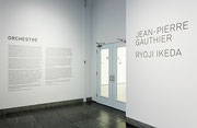 Vue de salle de l’exposition Jean-Pierre Gauthier et Ryoji Ikeda : Orchestré