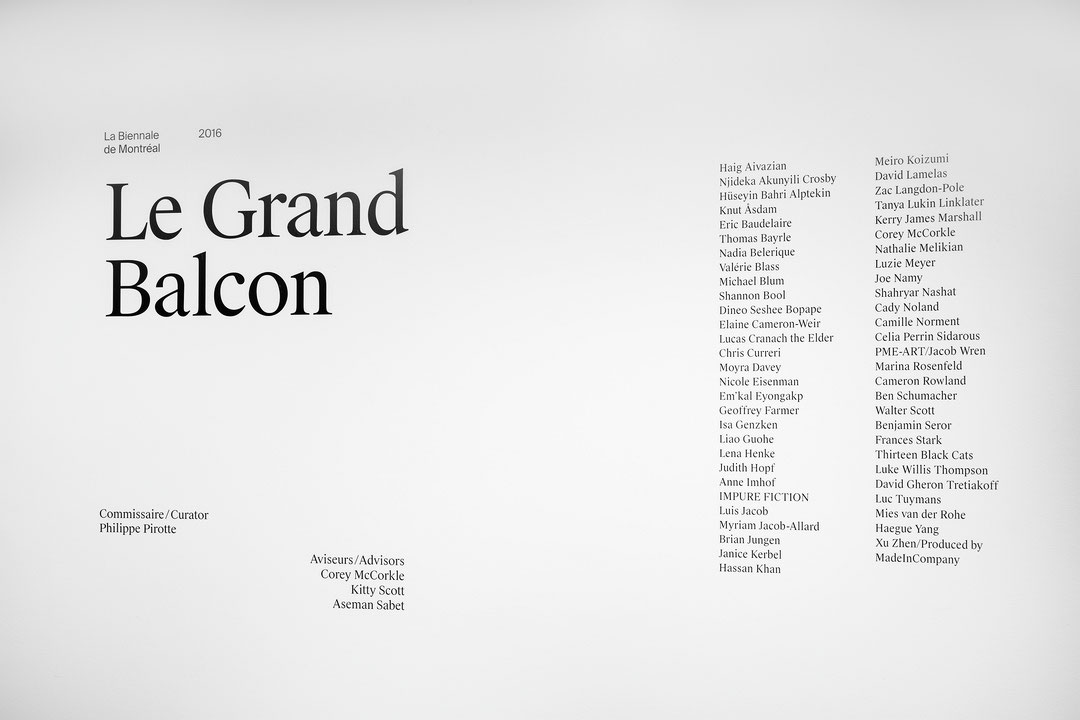 Vue de salle de l’exposition La Biennale de Montréal 2016 : Le Grand Balcon (Afficher en plein écran)