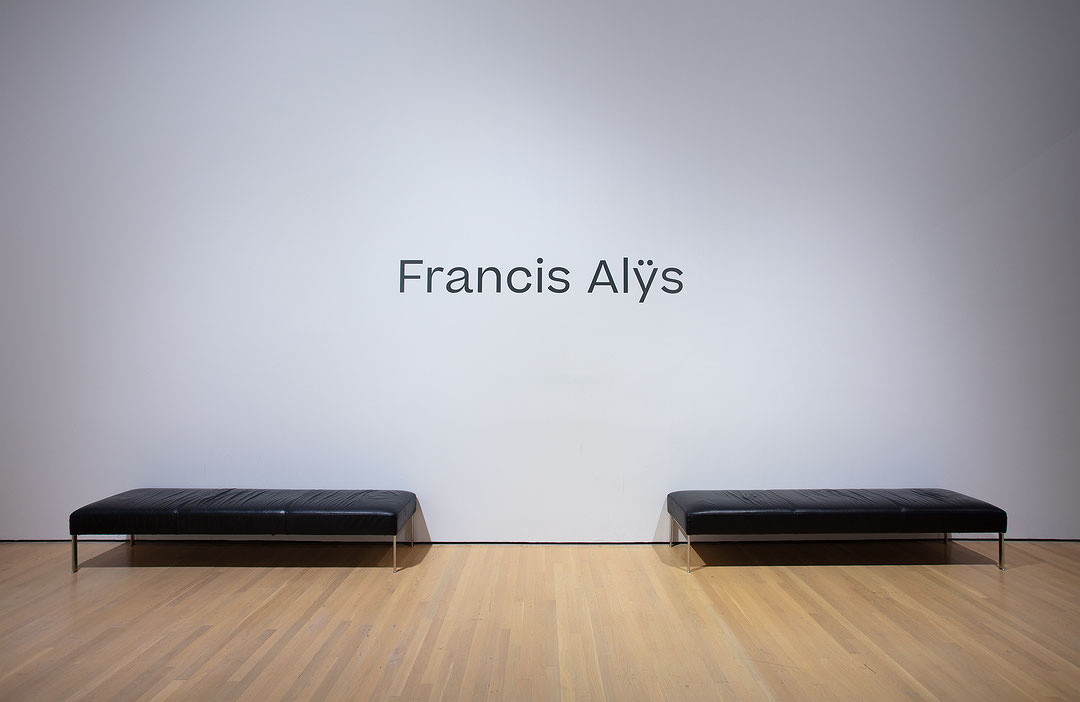 Vue de salle de l’exposition Francis Alÿs: Jeux d’enfants (Afficher en plein écran)