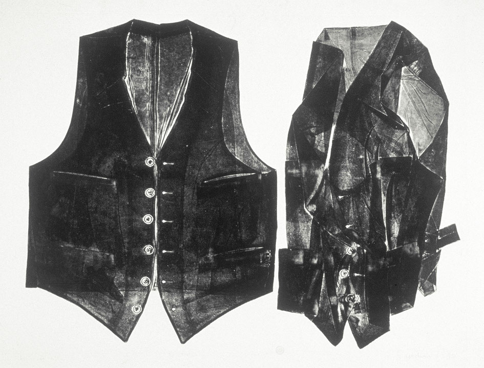 Photo de l’œuvre Two Vests de Betty Goodwin (Afficher en plein écran)
