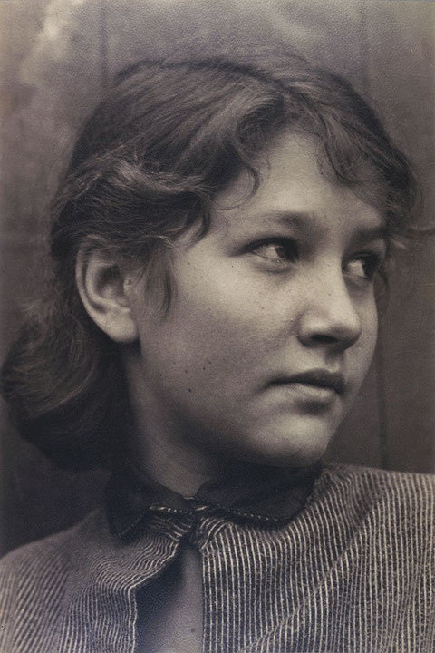 Photo de l’œuvre Portrait of a Young Girl de Margaret Bourke-White (Afficher en plein écran)