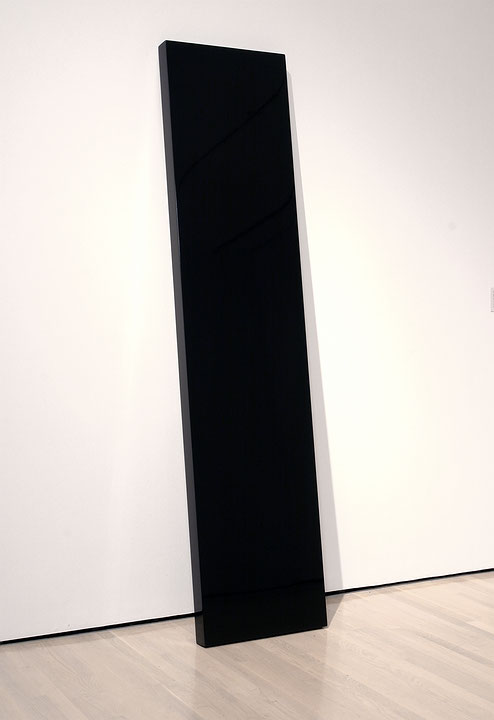 Photo de l’œuvre Black Plank de John McCracken (Afficher en plein écran)
