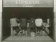 Photo de l’œuvre Los Agachados (tirée de l’album« Fifteen photographs by Manuel Alvarez Bravo », 1973) de Manuel Alvarez Bravo
