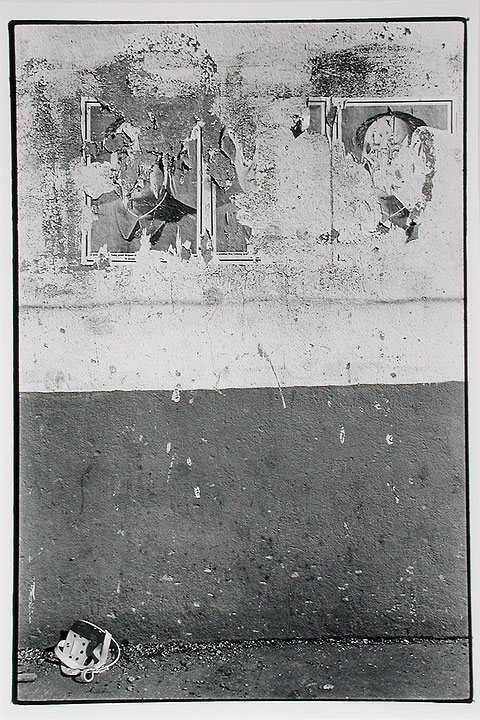 Photo de l’œuvre Mao-masque (de la série « Affichage et automobile », 1975-1977) de Serge Clément (Afficher en plein écran)