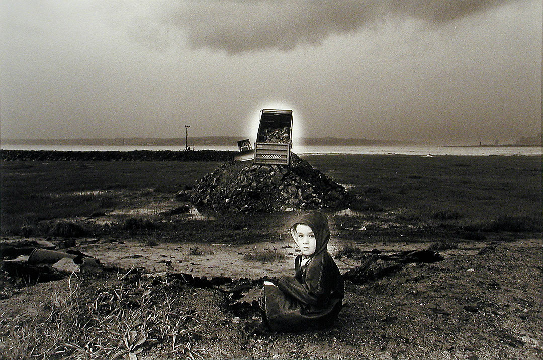 Photo de l’œuvre Les Innocents (de la série « Les battures de Beauport, un viol », 1978) de Marc-André Gagné (Afficher en plein écran)