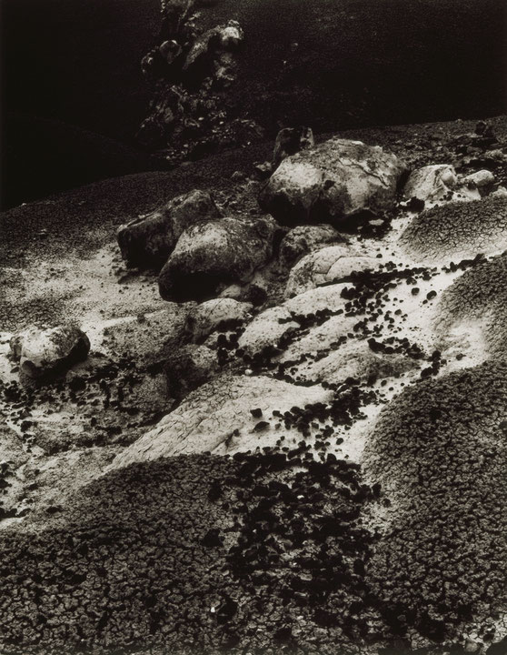 Photo de l’œuvre Ritual Stones, Notom, Utah de Minor White (Afficher en plein écran)