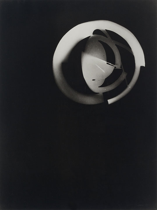 Photo de l’œuvre Sans titre (tirée d’un album « Sans titre », 1922 - 1926) de László Moholy-Nagy (Afficher en plein écran)