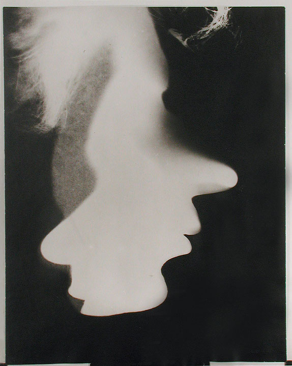 Photo de l’œuvre Laszlo und Lucia (tirée d’un album « Sans titre », 1922 - 1926) de László Moholy-Nagy (Afficher en plein écran)