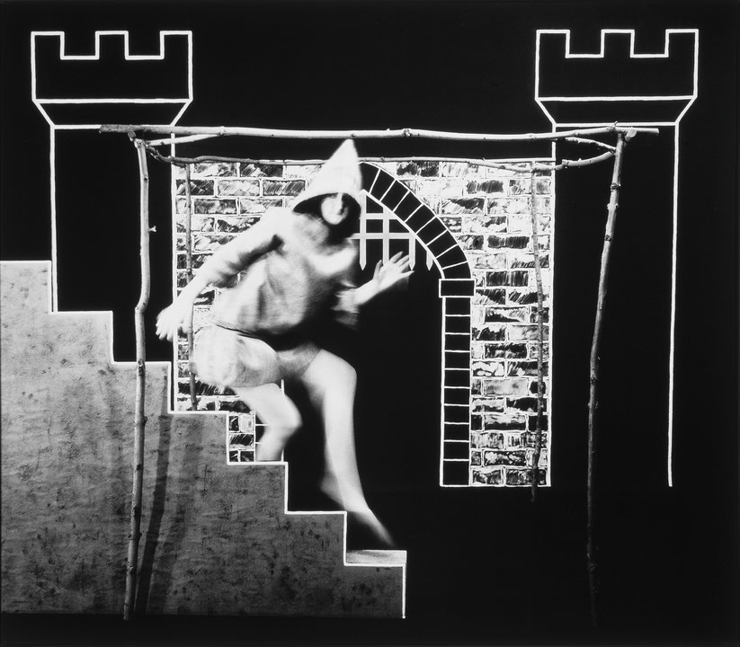 Photo de l’œuvre Mysterium Towers No. 1, 2, 3, 4 de Holly King (Afficher en plein écran)