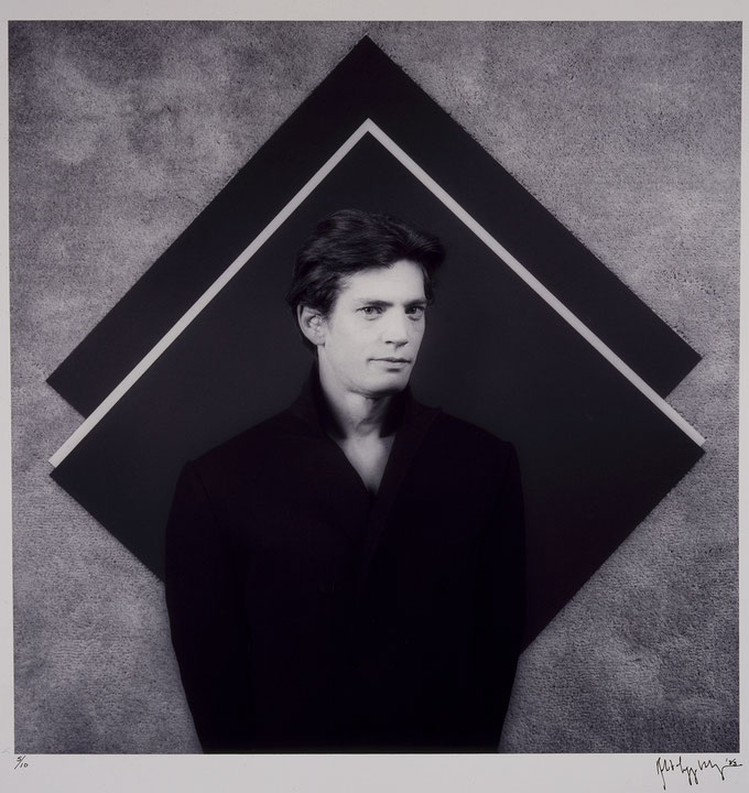 Photo de l’œuvre Self-portrait de Robert Mapplethorpe (Afficher en plein écran)
