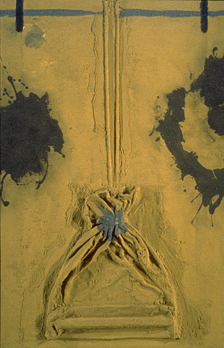 Photo de l’œuvre Sac sur fond de terre jaune de Michel Casavant (Afficher en plein écran)