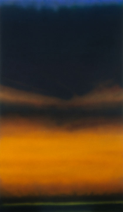 Peinture abstraite consistant en des marques d’un orange lumineux contre un fond noir enfumé. (Afficher en plein écran)
