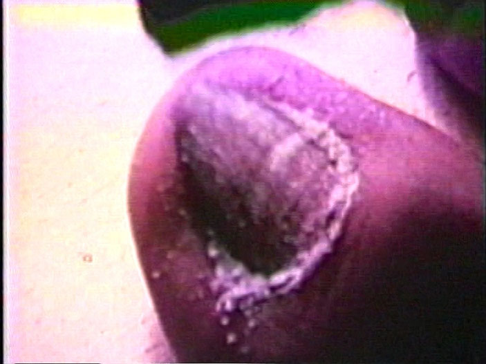 Photo de l’œuvre Nail Sharpening de Dennis Oppenheim (Afficher en plein écran)