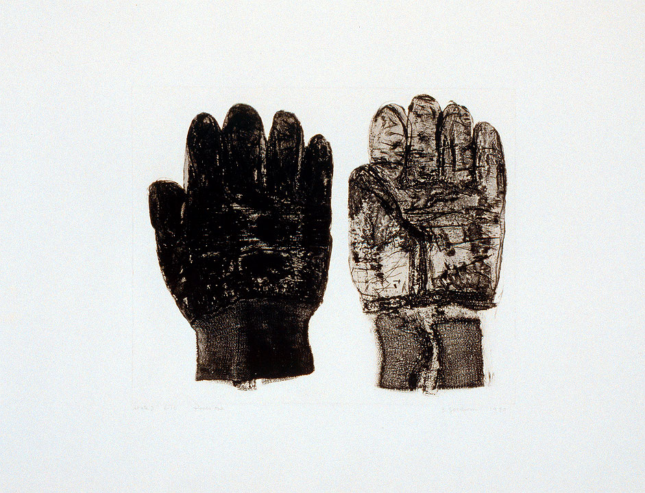 Photo de l’œuvre Gloves One de Betty Goodwin (Afficher en plein écran)