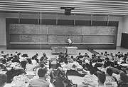 Photo de l’œuvre The Physics Lecture, MIT de George S. Zimbel