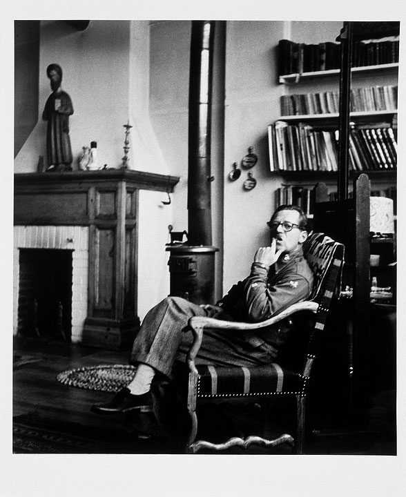 Photo de l’œuvre Jean Palardy in his Home in Montreal in 1950 de Lida Moser (Afficher en plein écran)