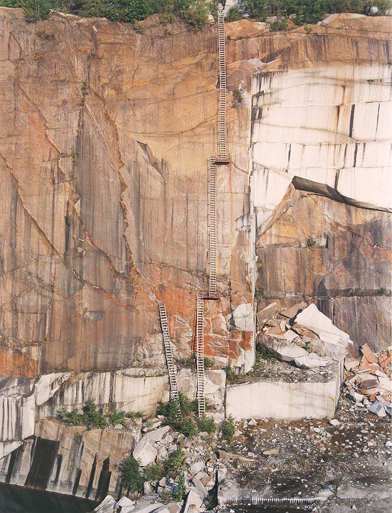 Photo de l’œuvre Rock of Ages No. 33, Abandoned Section, Rock of Ages Quarry, Vermont de Edward Burtynsky (Afficher en plein écran)