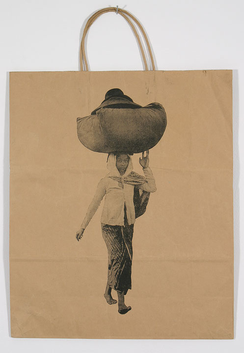 Photo de l’œuvre Duty Free de Dominique Blain (Afficher en plein écran)