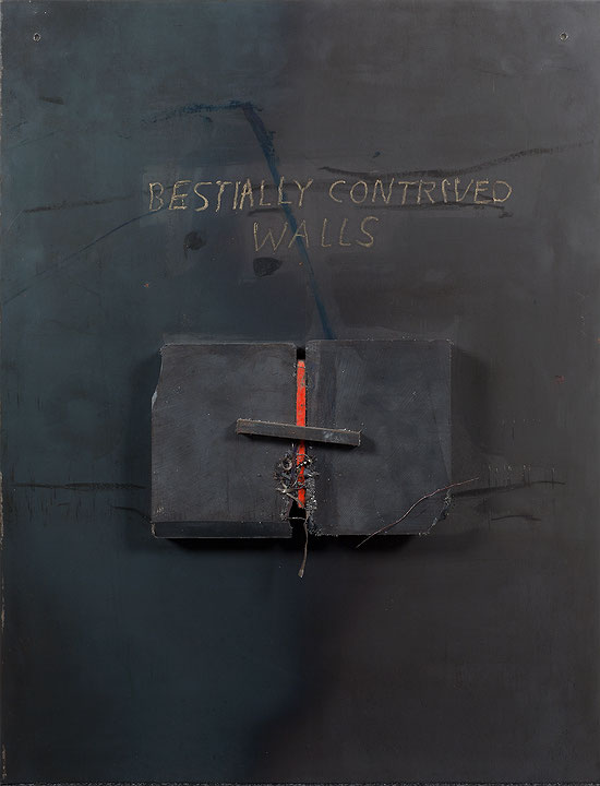 Photo de l’œuvre Bestially Contrived Walls (de la série « Steel Notes », 1988-1989) de Betty Goodwin (Afficher en plein écran)