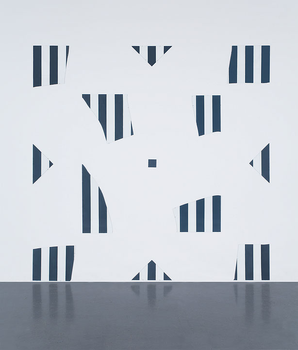 Photo de l’œuvre Uranium (de l’ensemble « Avec Dix Couleurs - aux Ides de Mars ») de Daniel Buren (Afficher en plein écran)