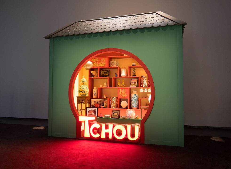 Photo de l’œuvre Tchou’s Sheen-wah-zree’s Booth de Karen Tam (Afficher en plein écran)