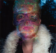 Photo de l’œuvre Neon Skull (de la série « Field Trip ») de Sarah Anne Johnson