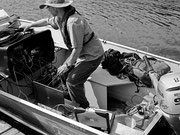 Photo de l’œuvre Scott rowboat two, on location ELA, Canada (de la série « Experimental Lake ») de Guillaume Simoneau